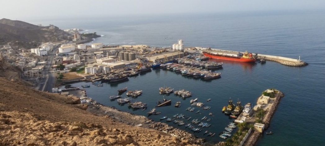 أزمة بين السعودية والإمارات بسبب عمليات عسكرية في اليمن وقصف لشحنة عسكرية قادمة من الفجيرة