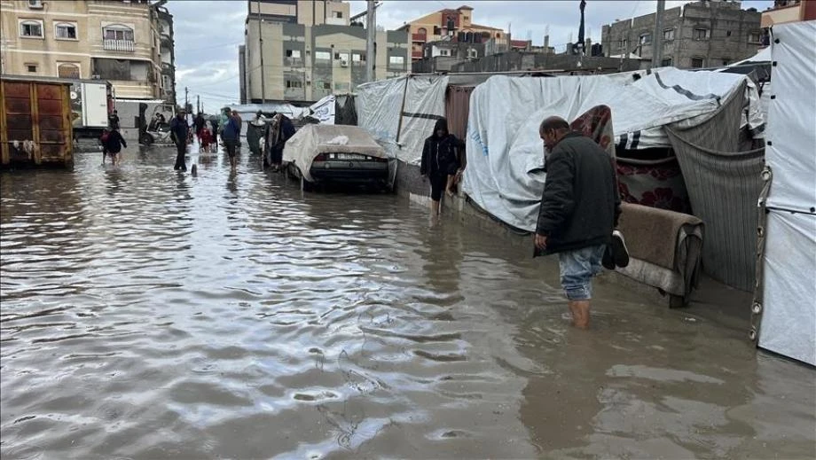 غزة تواجه الشتاء بلا مأوى: سيول وبرد ومأساة مستمرة