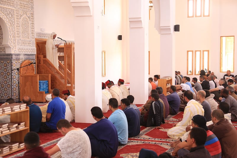 في خطبة موحدة لوزارة الأوقاف: مخالفة قوانين السير خروج عن الشريعة وقوانين الحياة يجب أن تحترم