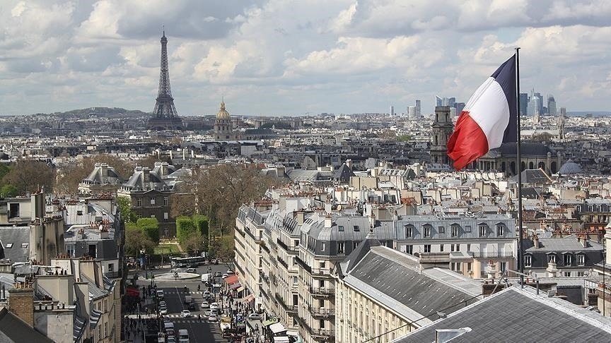 النمو الاقتصادي في فرنسا سيبلغ 0.8 % على الأقل في 2025 على وقع عدم اليقين