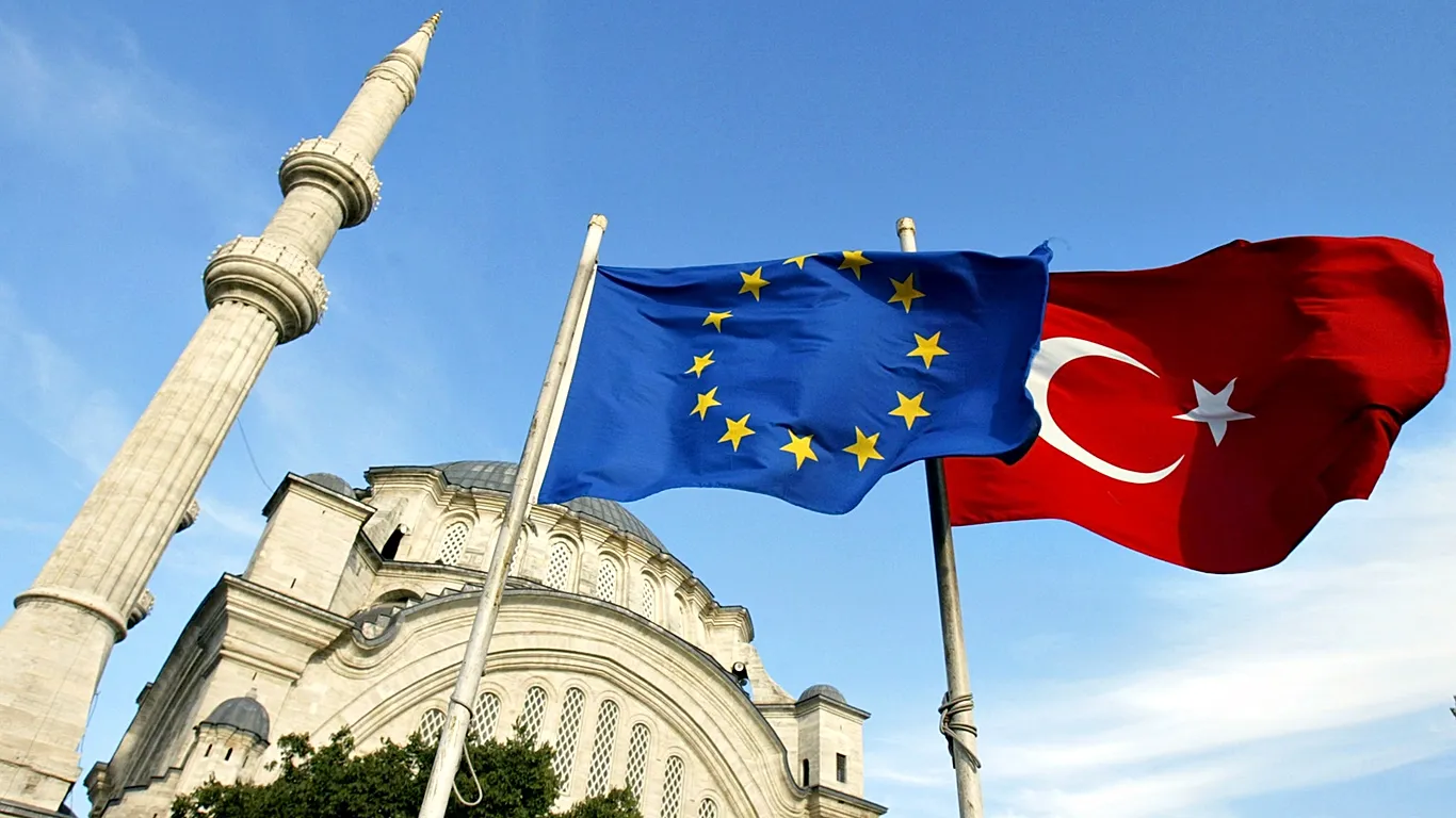تركيا تحذر أوربا من الاستمرار في الاعتماد على أمريكا