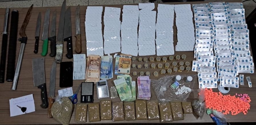توقيف مروج مخدرات بوجدة وحجز أزيد من 2100 قرص مهلوس وكميات من الكوكايين والشيرا