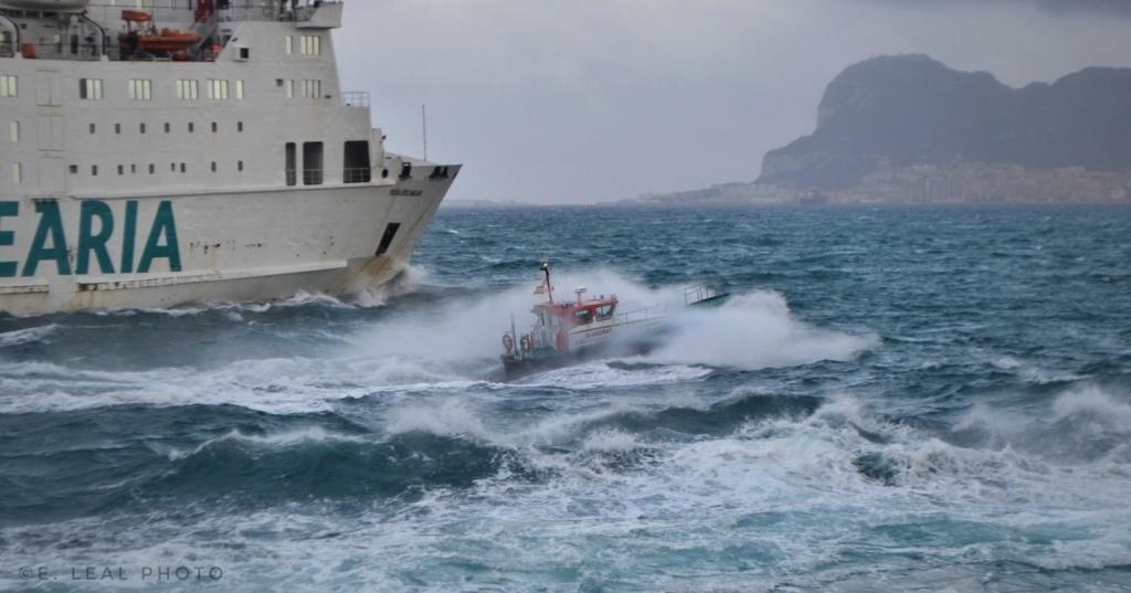 تعليق جديد لحركة الملاحة البحرية بين الجزيرة الخضراء وطريفة وطنجة بسبب استمرار سوء الأحوال الجوية