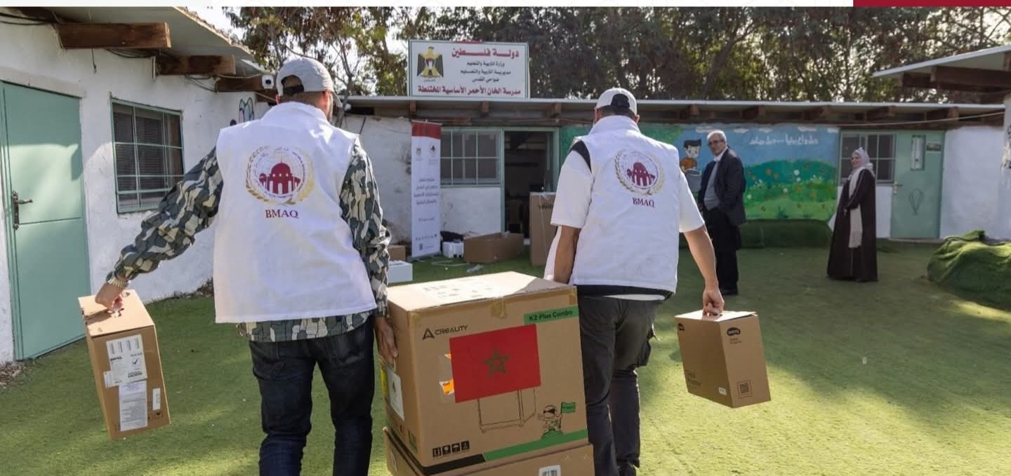وكالة بيت مال القدس تجهز مدارس في ضواحي القدس بمستلزمات ووسائل الدعم البيداغوجي وبأجهزة حاسوب