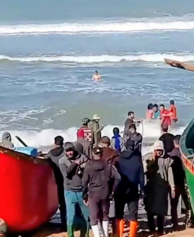 نجاة بحارين وفقدان بحار آخر في انقلاب قارب للصيد التقليدي بـ "كاب7" جنوب بوجدور