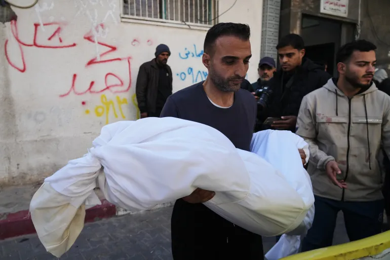 14 شهيداً بينهم 5 أطفال بقطاع غزة رغم وقف إطلاق النار