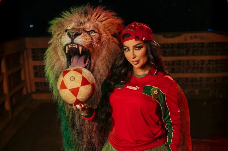 دنيا بطمة تغني"كي السبع" لأسود الأطلس