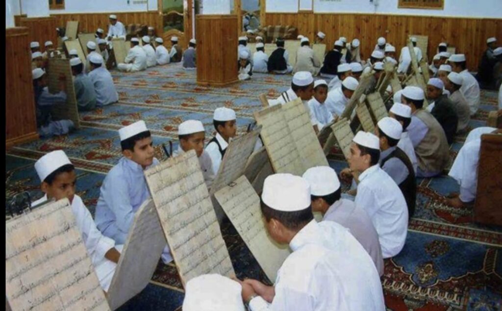 الحكومة تقرر صرف مكافأة للعاملين بمؤسسات التعليم العتيق ومنحة دراسية لفائدة طلبتها