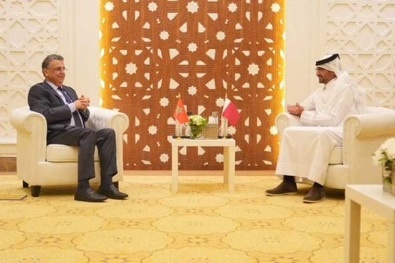 وهبي يبحث في الدوحة مع نظيره القطري سبل تعزيز التعاون القانوني والقضائي بين البلدين
