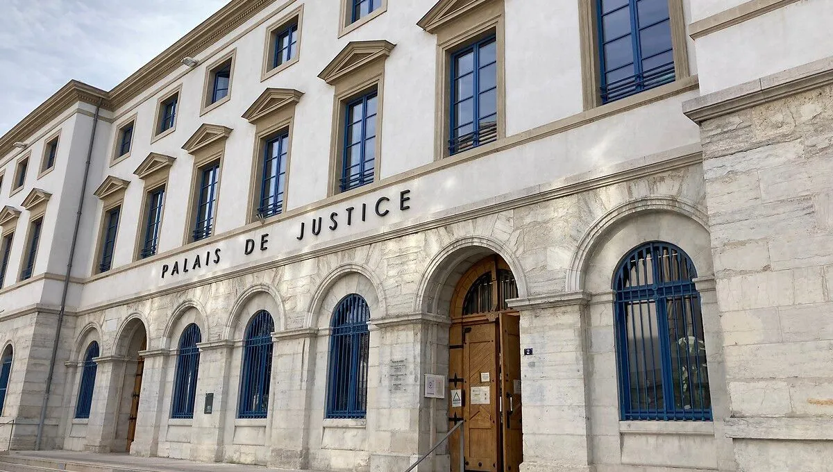 فرنسا تواصل التحقيق في احتمال تورط مسؤولين في قضية إبستين