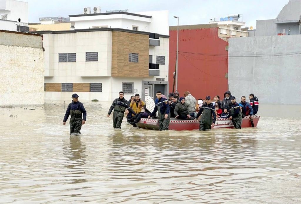 بسبب الفيضانات..السلطات تعلق الدراسة بشكل مؤقت بعدد من المؤسسات التعليمية بجهة طنجة-تطوان-الحسيمة
