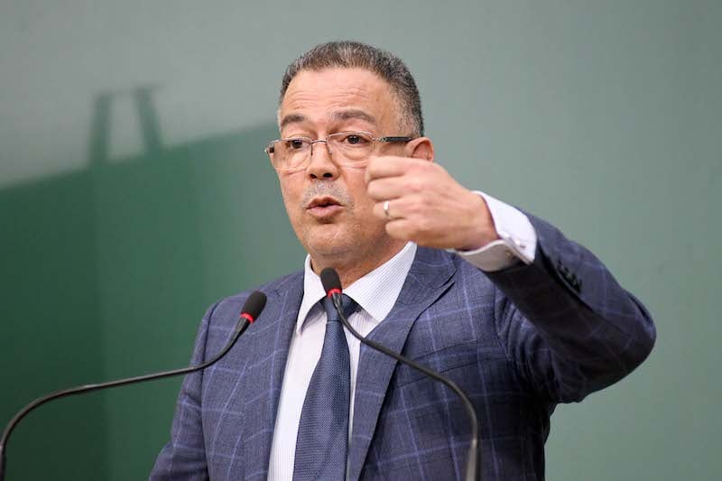 بعد نفييها تقديم الركراكي استقالته والانفصال عنه… جامعة الكرة تنفي تعيين مدرب جديد للمنتخب الوطني
