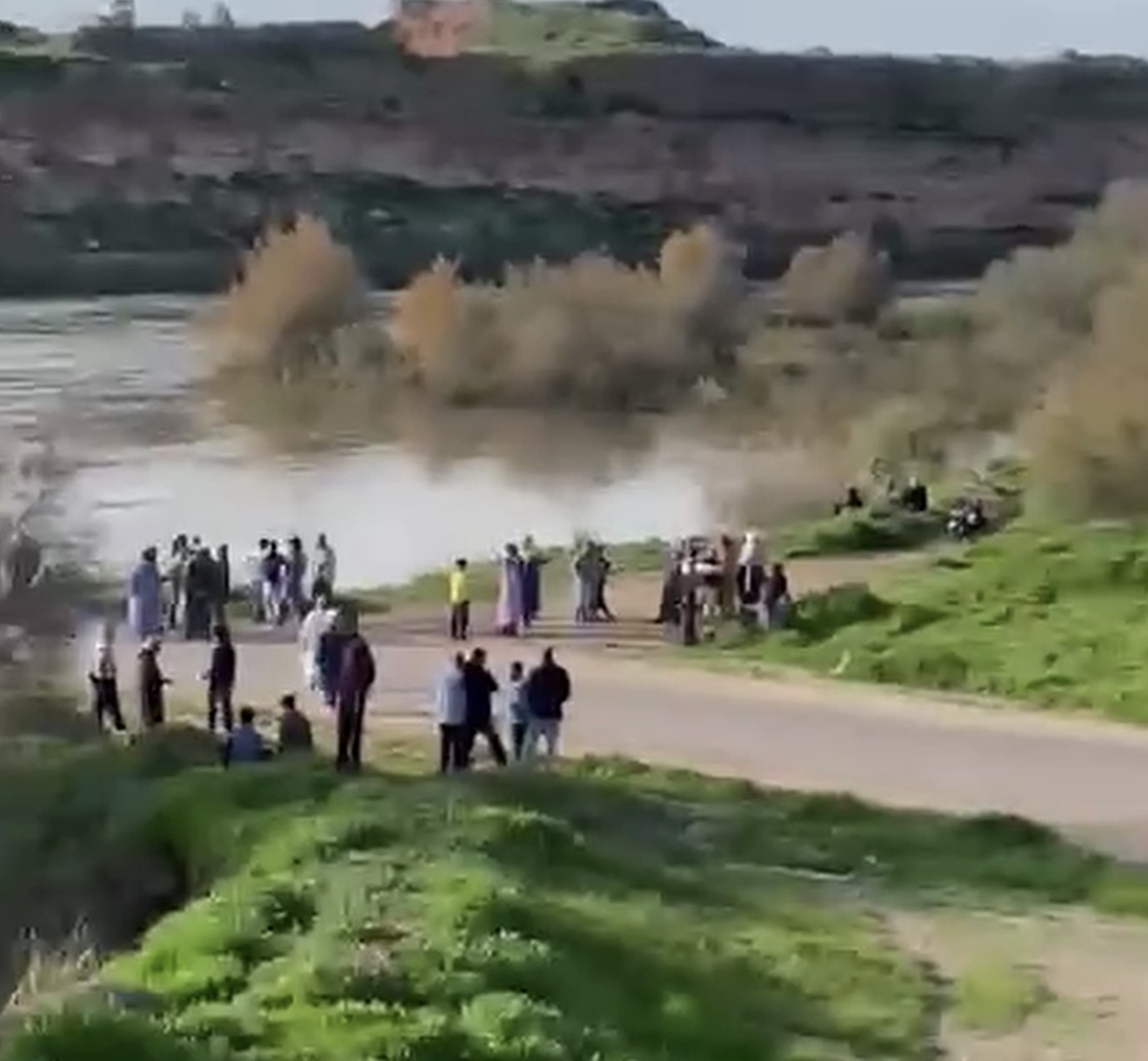 فاجعة بإقليم الفقيه بن صالح... غرق زوجين أثناء محاولة عبور قنطرة غمرتها مياه أم الربيع ببرادية