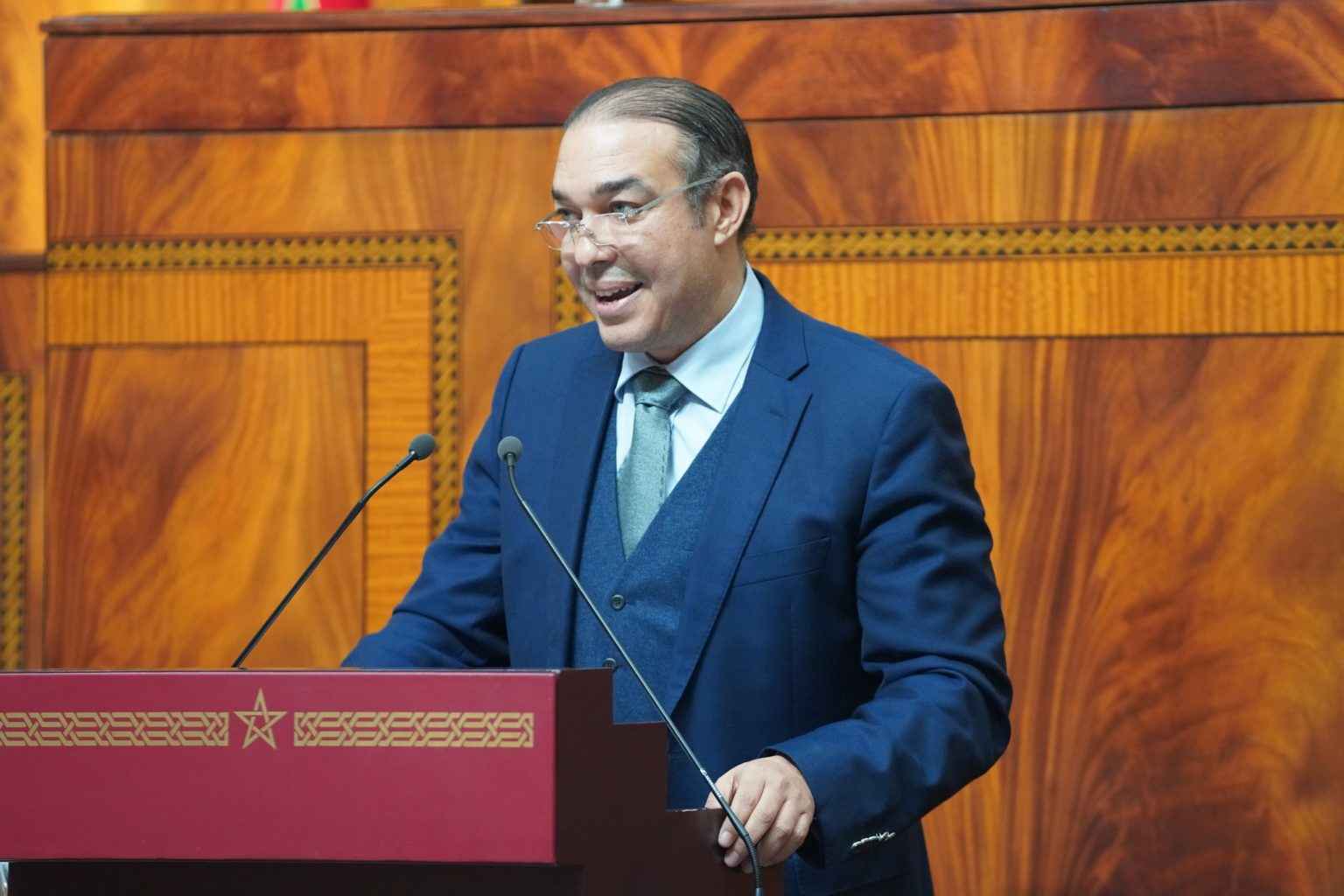 أوزين يستفسر الوزير بنسعيد عن تراجع مكانة الفنانين والمبدعين مقابل تنامي مؤثري "البوز"