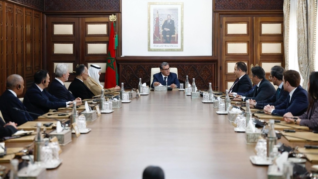 أخنوش يستقبل مستثمرين تم انتقاؤهم لإنجاز مشاريع الهيدروجين الأخضر بالأقاليم الجنوبية