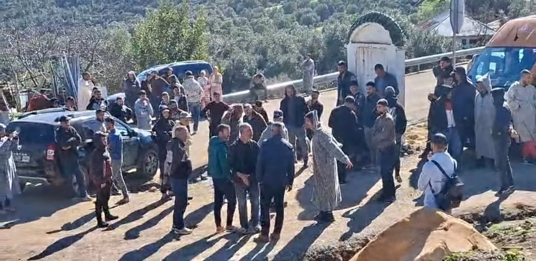 سكان أغبالو نواحي شفشاون يقطعون الطريق للمطالبة بتعويضهم بعد انهيار منازلهم