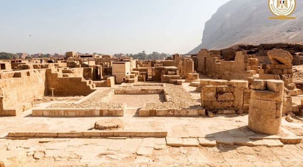 علماء آثار يكتشفون أكثر من 43 ألف قطعة فخارية تؤرخ لحياة المصريين قبل 2000 عام