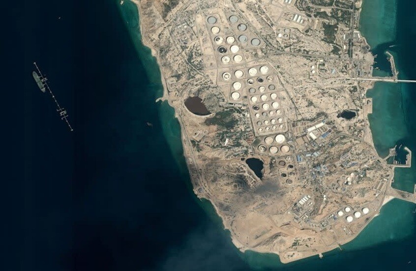 إيران تعزز دفاع جزيرة "خرج" بالألغام والصواريخ استعدادا لأي غزو أمريكي
