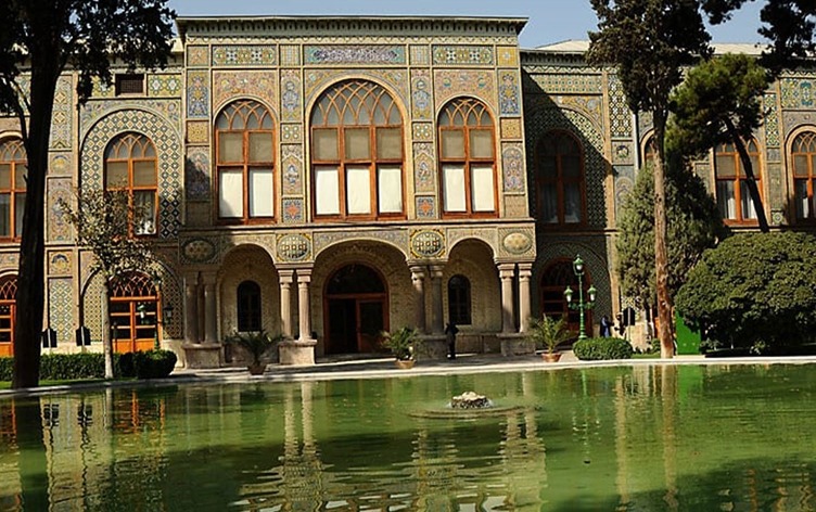 أضرار تلحق بقصرٍ أثريٍّ جراء الهجوم الأمريكي على إيران