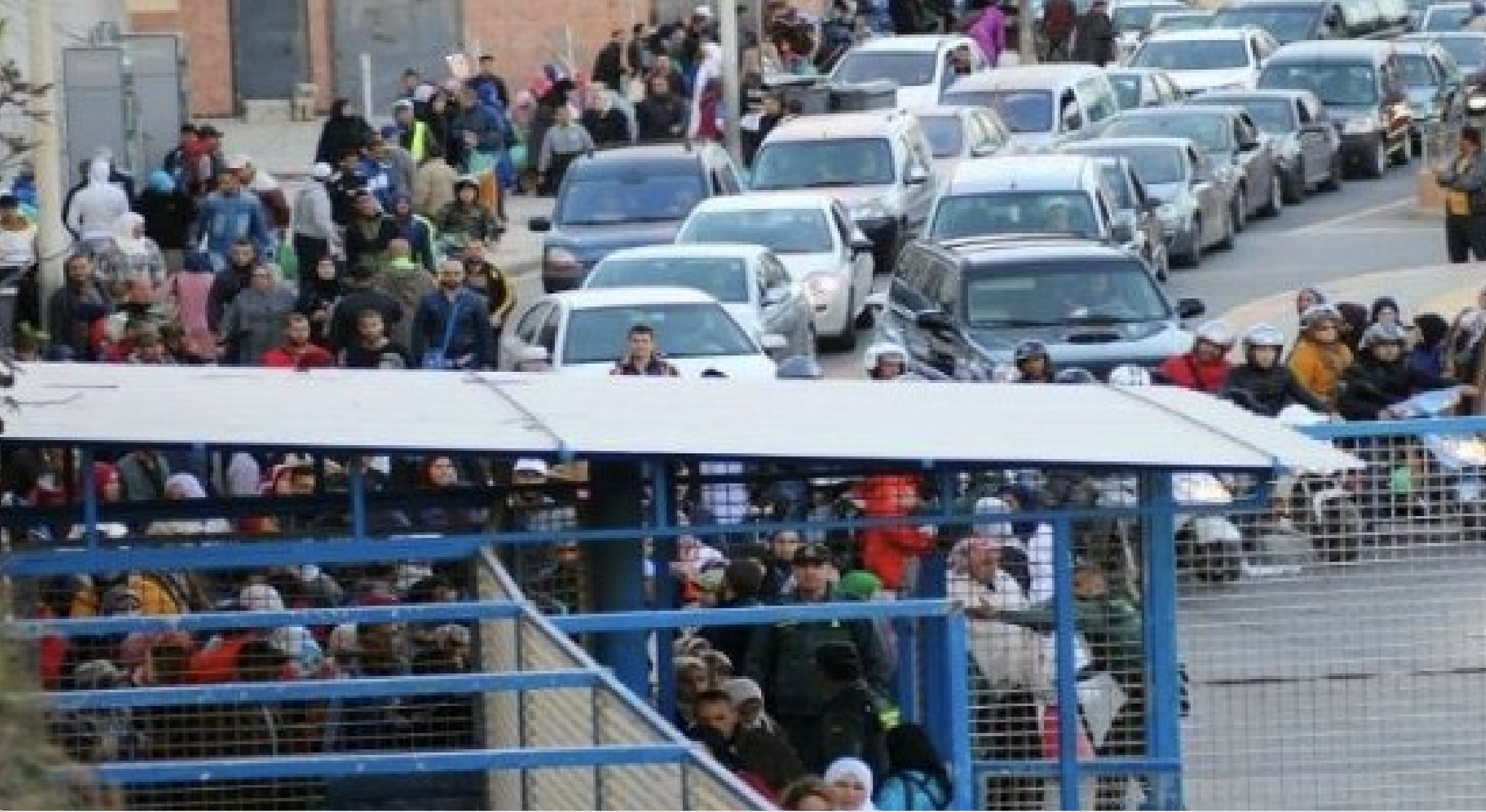 معبر باب سبتة: اكتظاظ يُحاصر مئات المسافرين العائدين من عطلة العيد