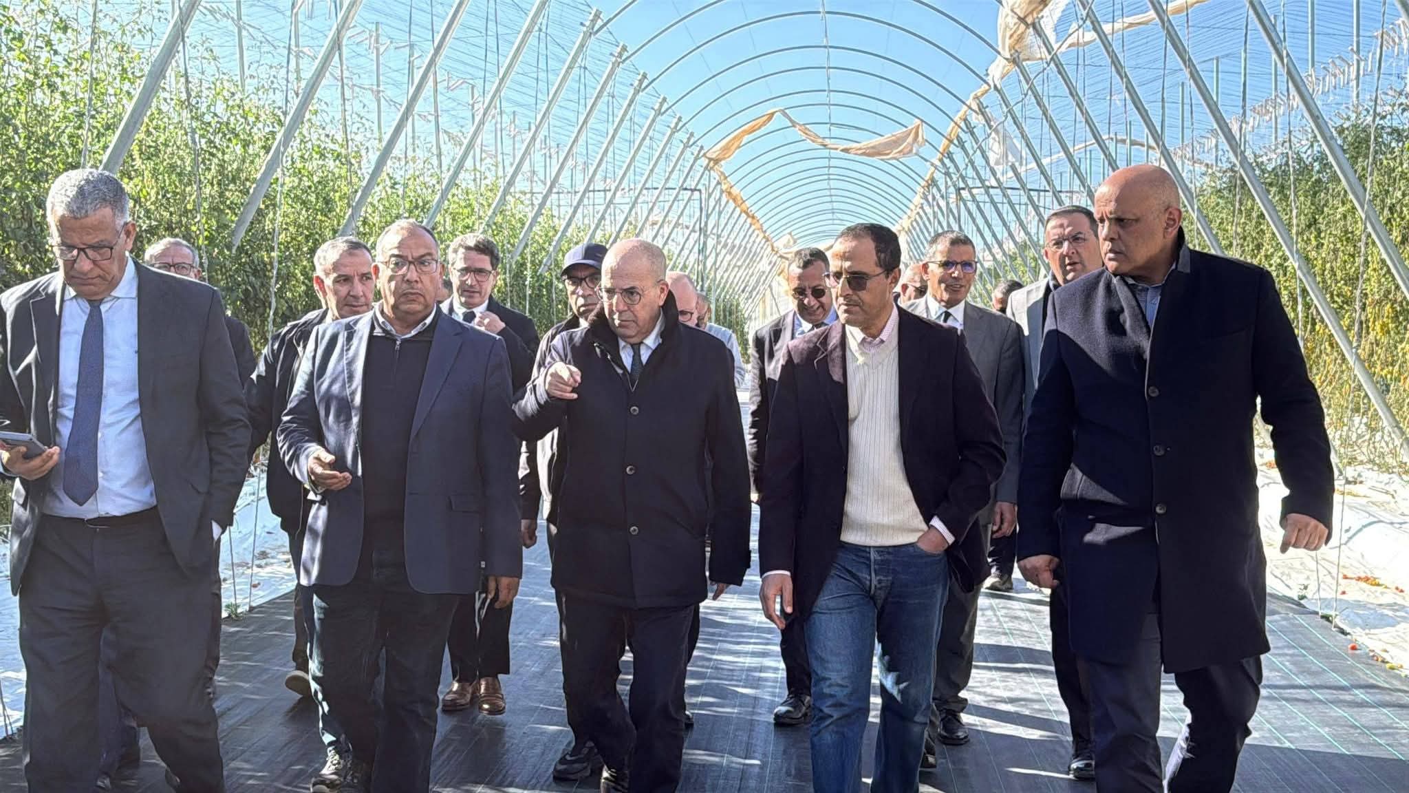 وزير الفلاحة يقوم بزيارة ميدانية لتقييم تضرر 1500 هكتارا من الزراعات المغطاة جراء الرياح القوية باشتوكة أيت باها