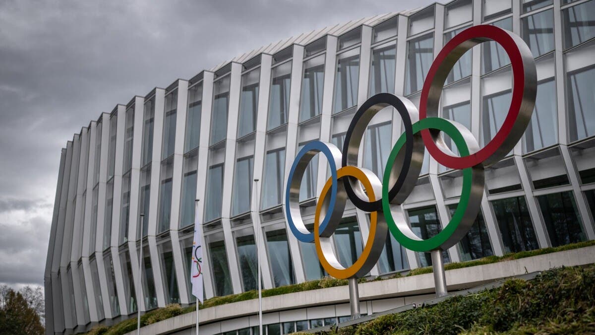 اللجنة الأولمبية الدولية تمنع مشاركة المتحولات جنسيا في منافسات السيدات قبل أولمبياد 2028