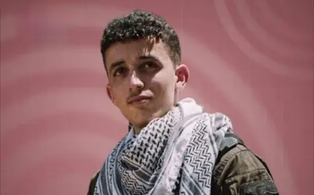 الحكم على فنان الراب صهيب قبلي بالحبس النافذ 8 أشهر  بـ"تهمة الإخلال بواجب التوقير والاحترام لمؤسسة دستورية"