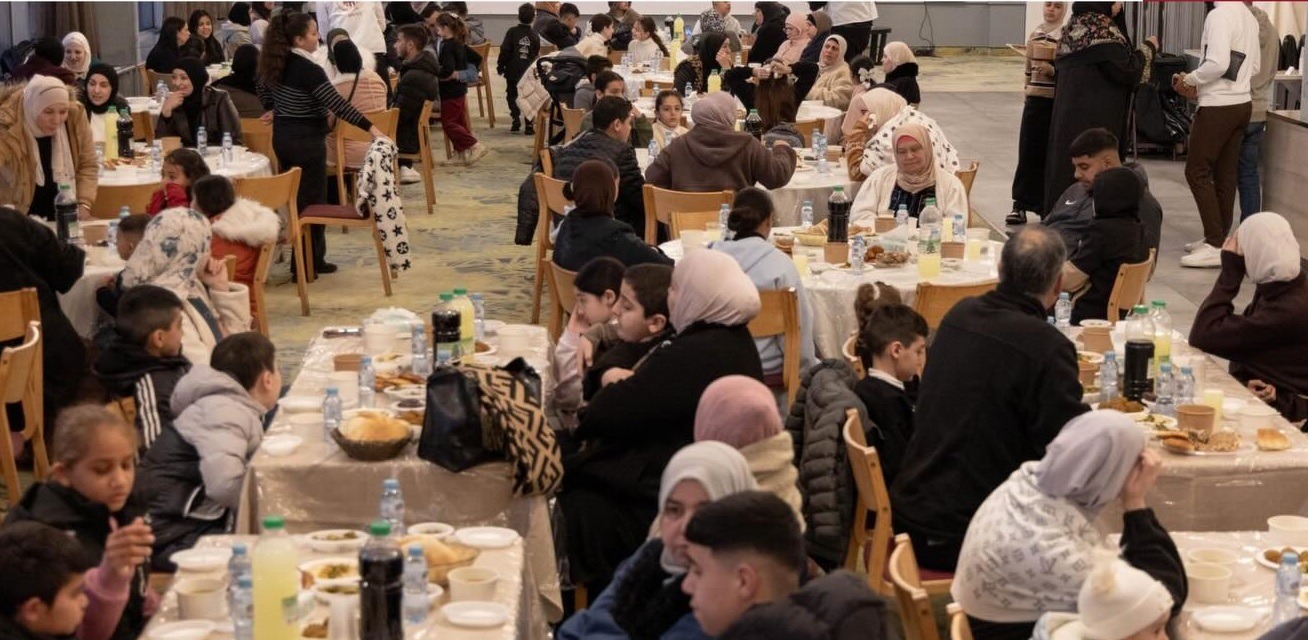 وكالة بيت مال القدس الشريف ترسم البسمة على وجوه 500 يتيم في إفطار رمضاني بالقدس