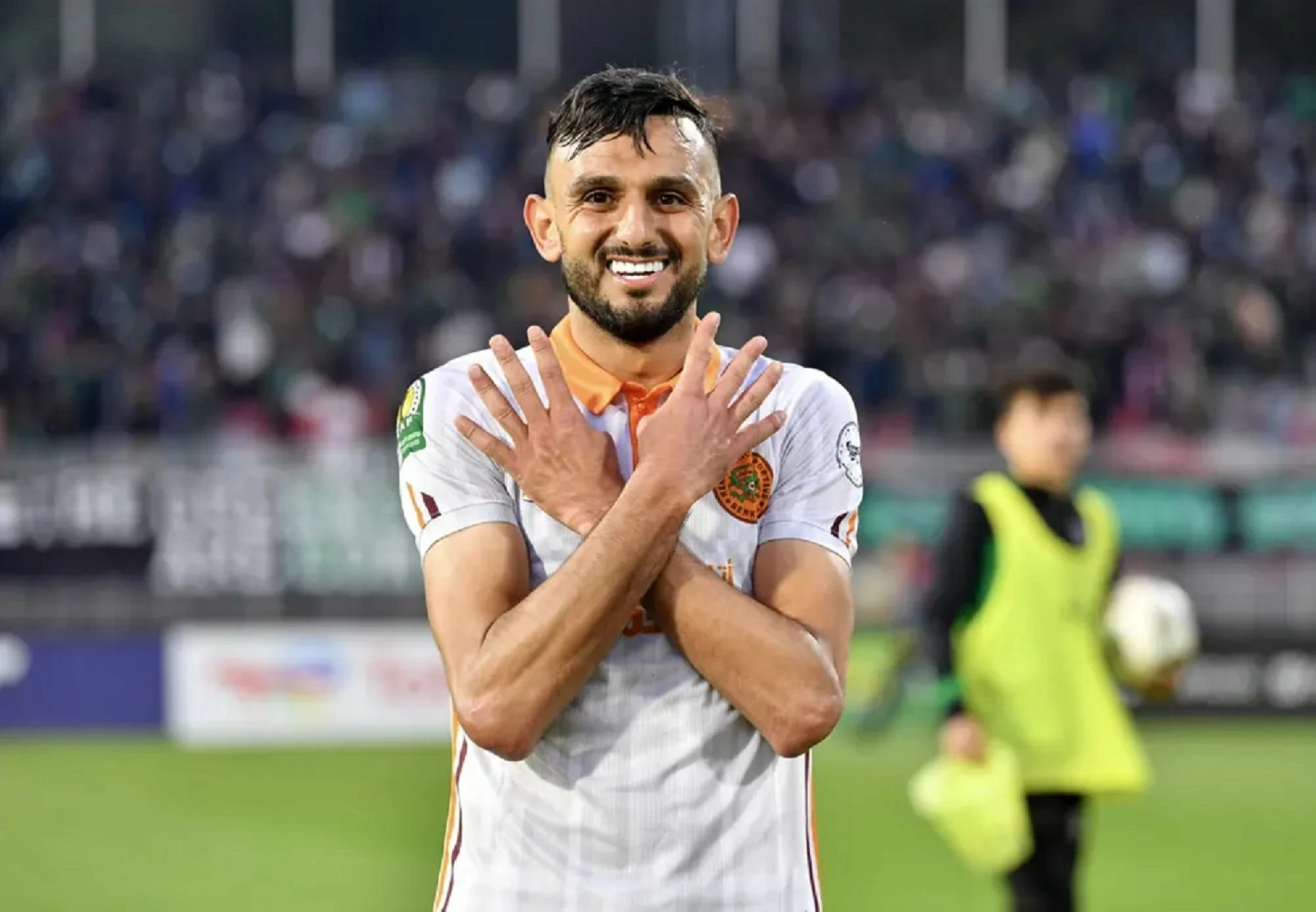 إيقاف لاعب نهضة بركان حمزة الموساوي لعامين وغيابه عن نصف نهائي دوري الأبطال