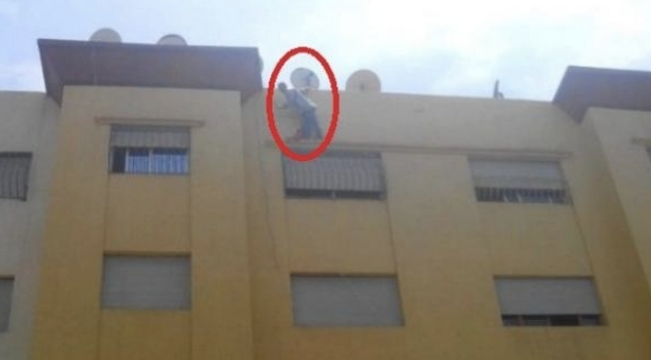 طنجة: انتحار ثلاثيني رمى بنفسه من الطابق السادس لعمارة بمجمع سكني
