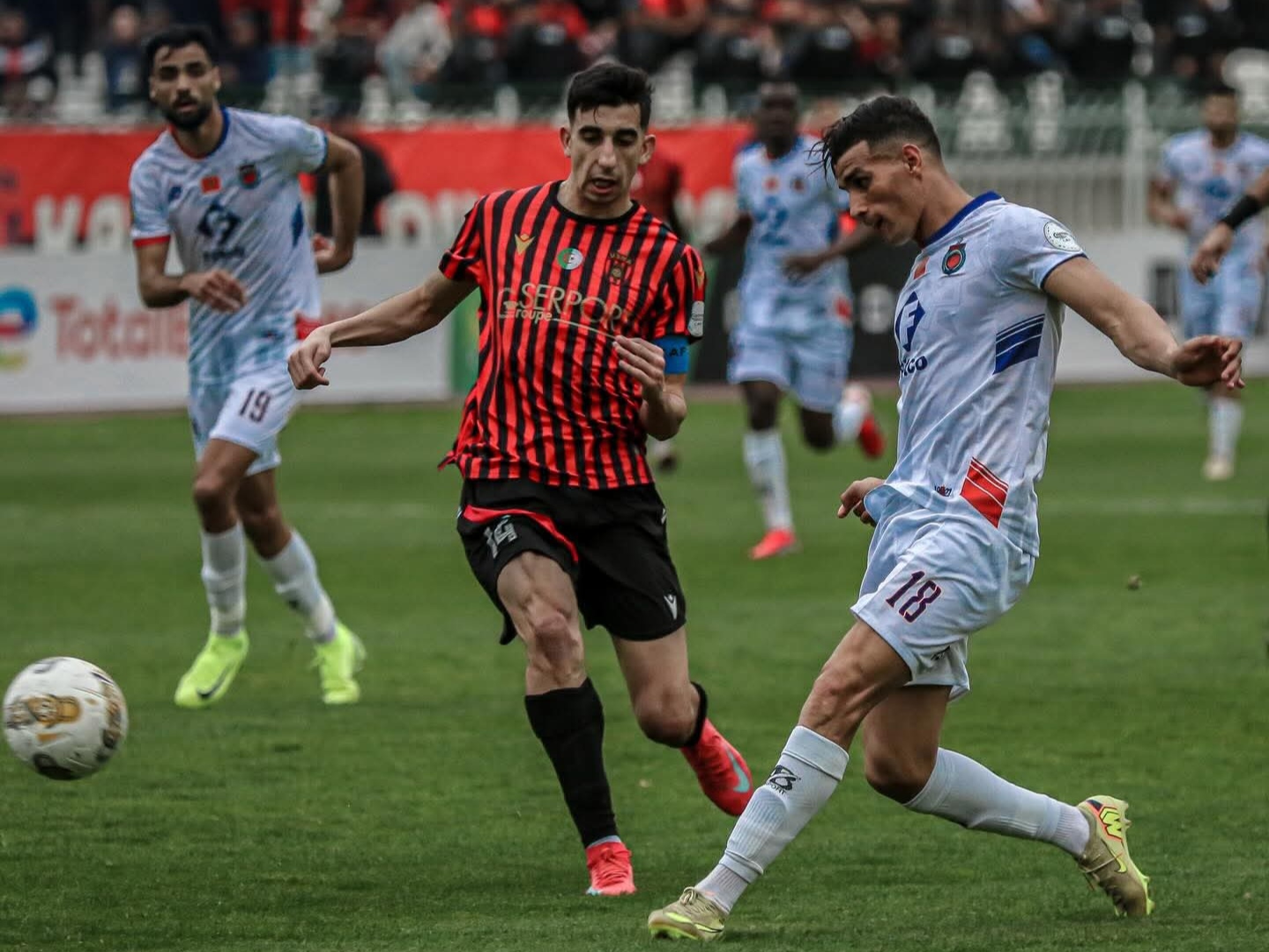 كأس الكونفدرالية: أولمبيك آسفي يبحث عن الانتصار على اتحاد العاصمة الجزائري لبلوغ النهائي