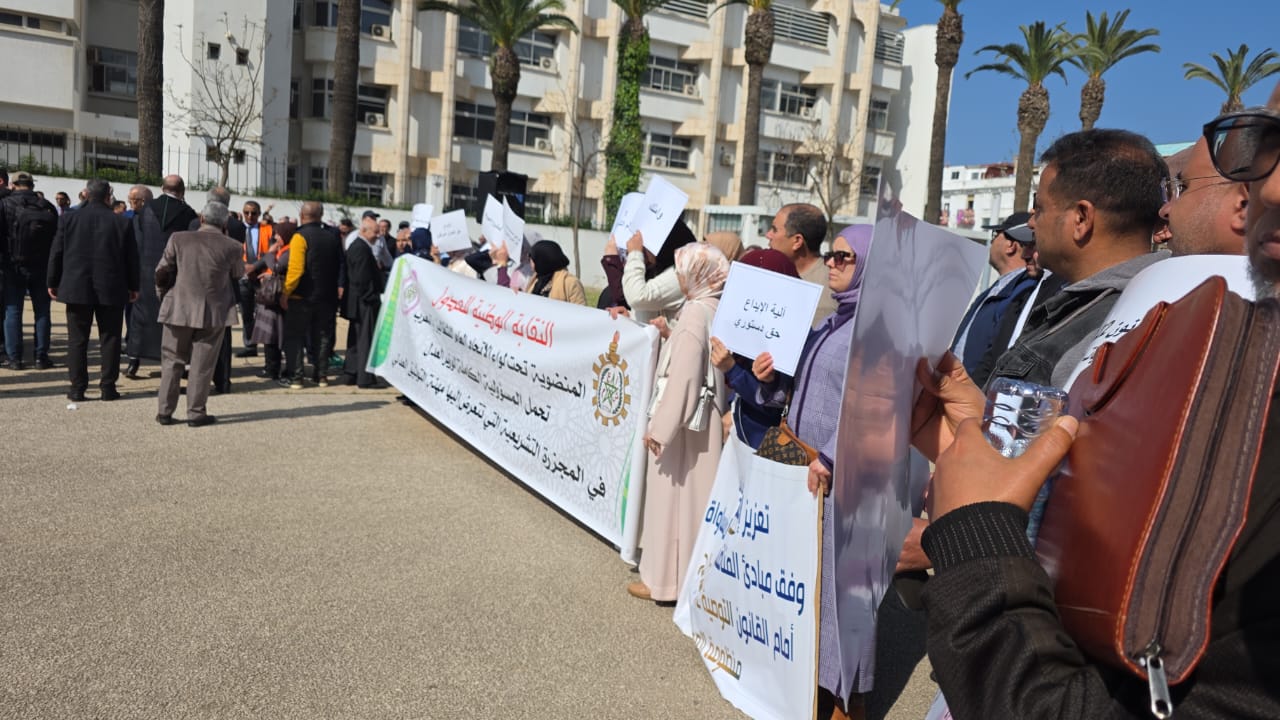رئيس الحكومة يرفض استقبال عدول المغرب 
