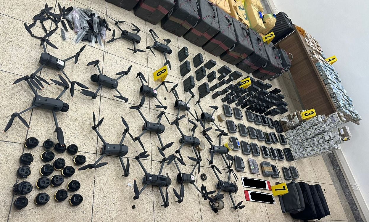 وجدة.. اعتقال جزائري مع حجز 25 طائرة مسيرة ومئات الملايين لشبكة لتهريب المخدرات
