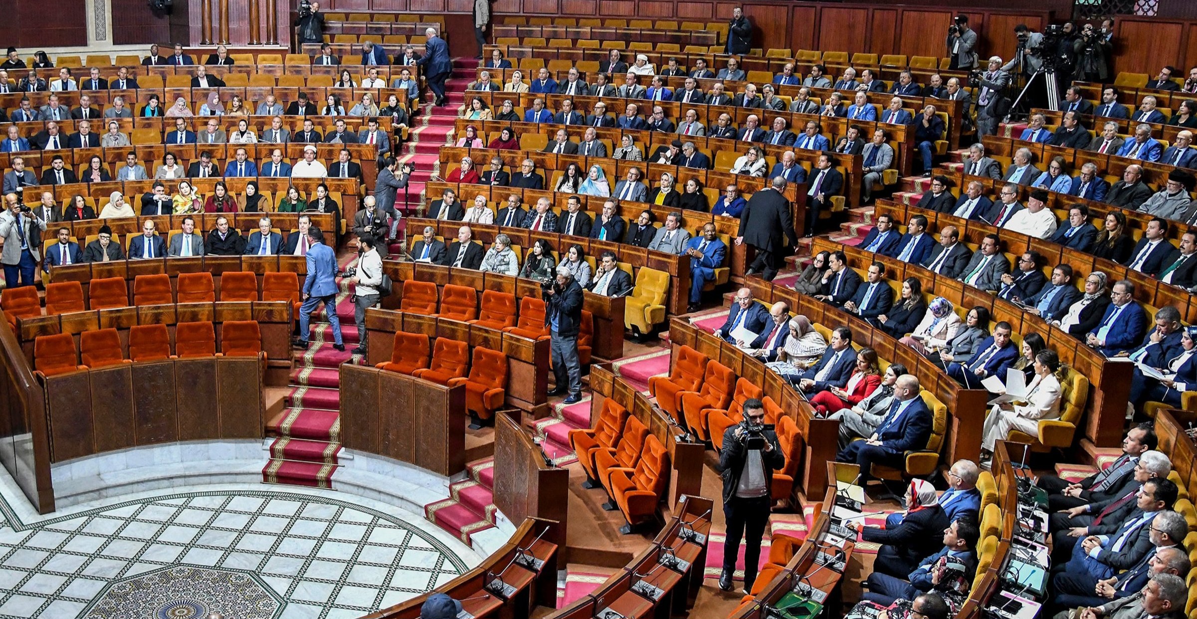 مجلس النواب يفتتح أشغاله بـ36 سؤالاً ويستفسر الحكومة عن السيادة الطاقية ومشاريع الطرق والإسكان