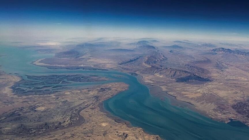 إيران تعيد إغلاق مضيق "هرمز" ردا على "استمرار الحصار البحري الأمريكي على موانئها"