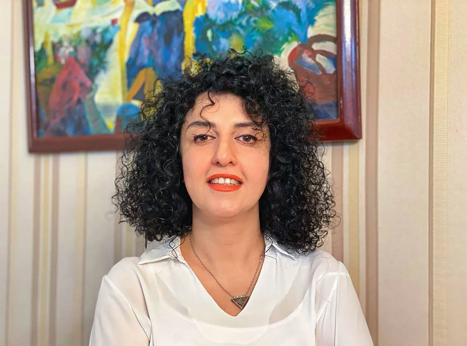 الإفراج بكفالة عن المعارضة الإيرانية نرجس محمدي لتلقي العلاج