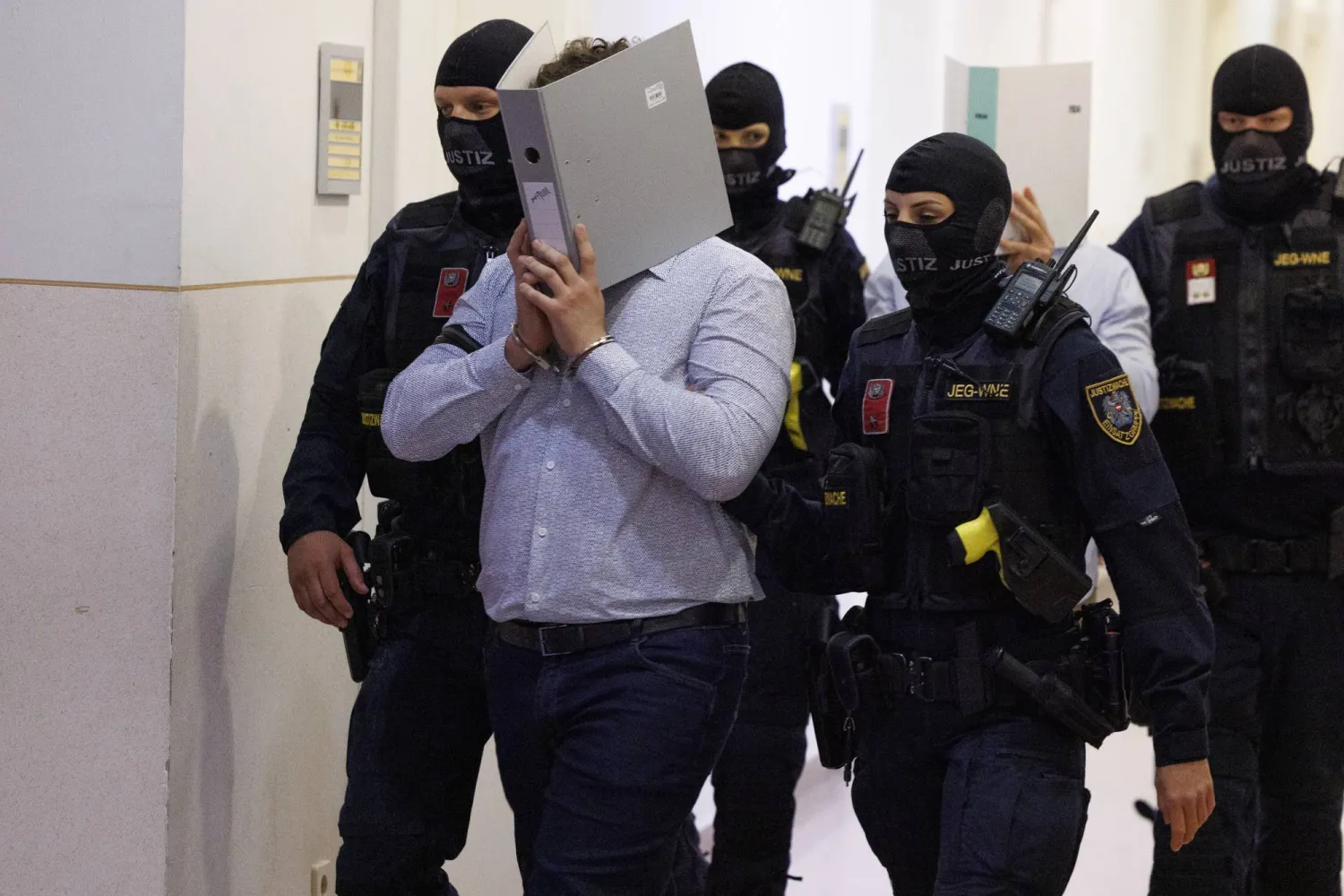 السجن 15 عاما لشاب خطط لاستهداف حفل مغنية أمريكية في النمسا