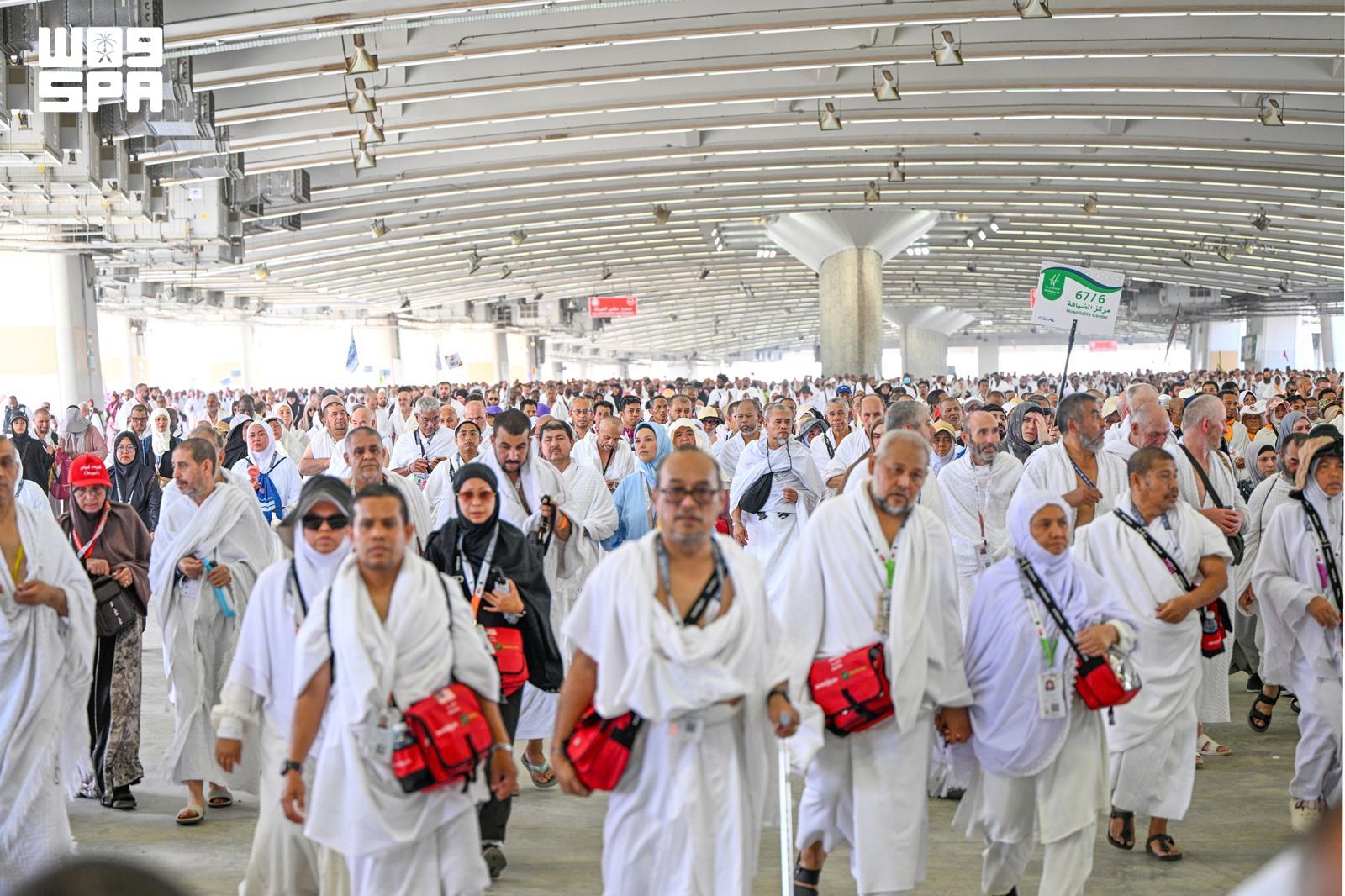 عدد حجاج هذا العام تجاوز المليون و700 ألف حاجّ وحاجَّة منهم مليون ونصف مليون من خارج السعودية