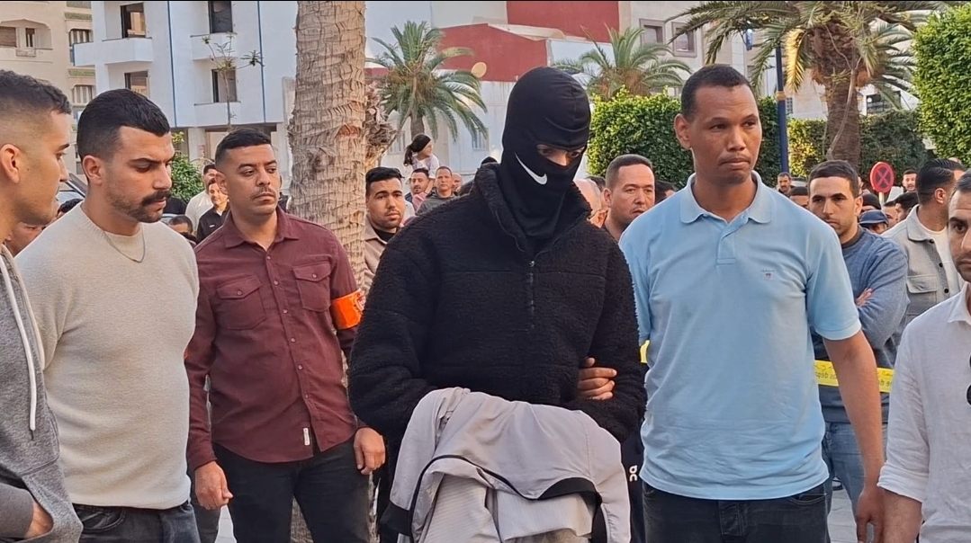 إعادة تمثيل جريمة سطو على وكالة لصرف العملات بالحسيمة بعد توقيف أحد المشتبه فيهم