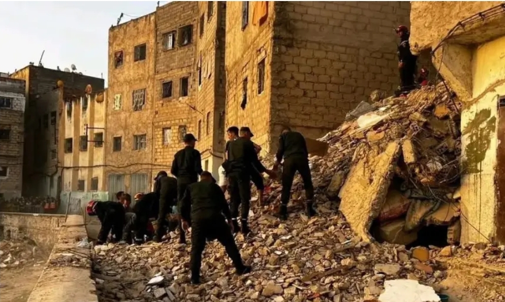 مصرع 4 أشخاص في حادث انهيار عمارة في فاس