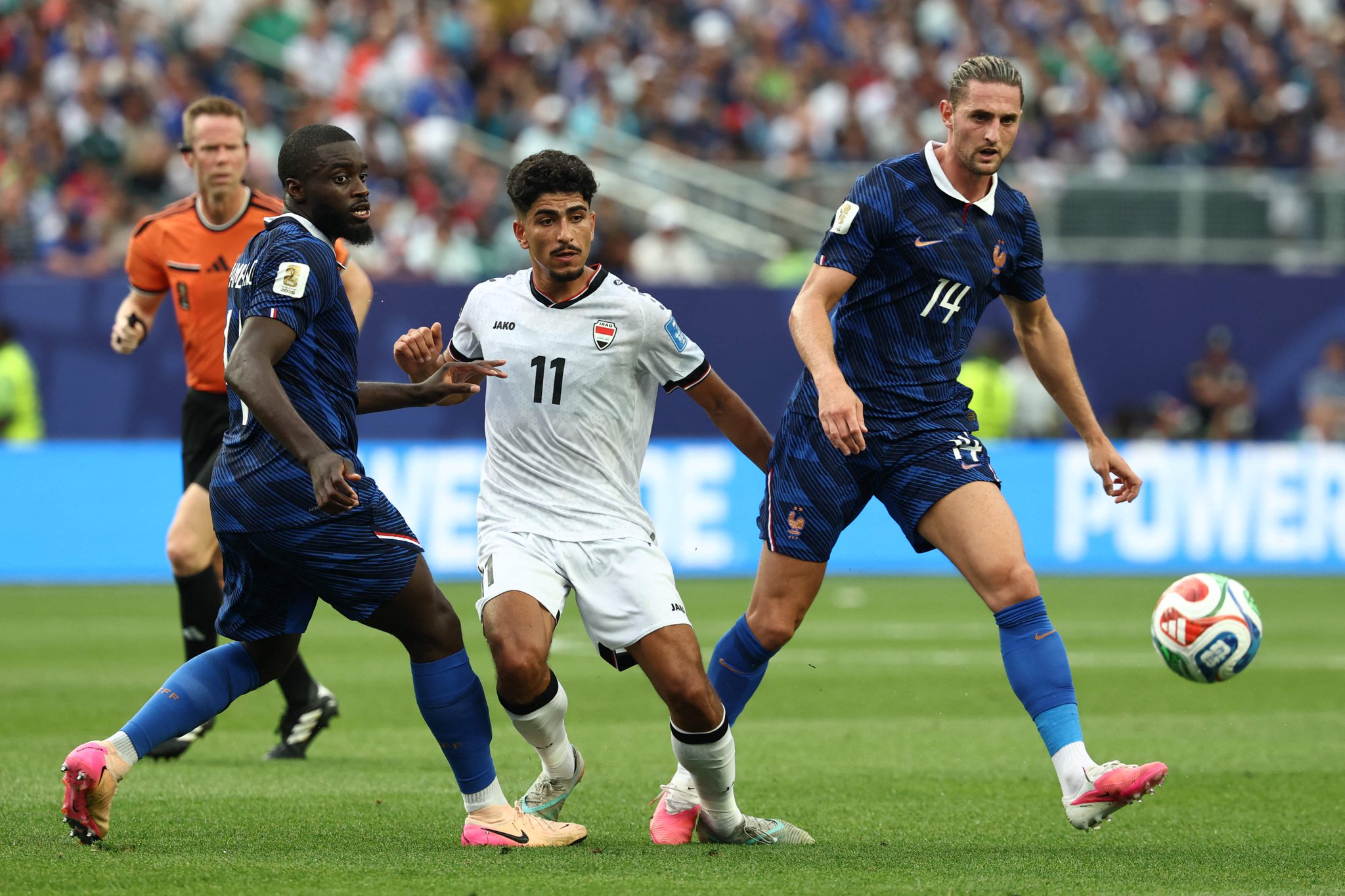 مونديال 2026: المنتخب الفرنسي يعبر العراق بثلاثية ويتأهل للدور الموالي بعد توقف طويل بسبب الأمطار