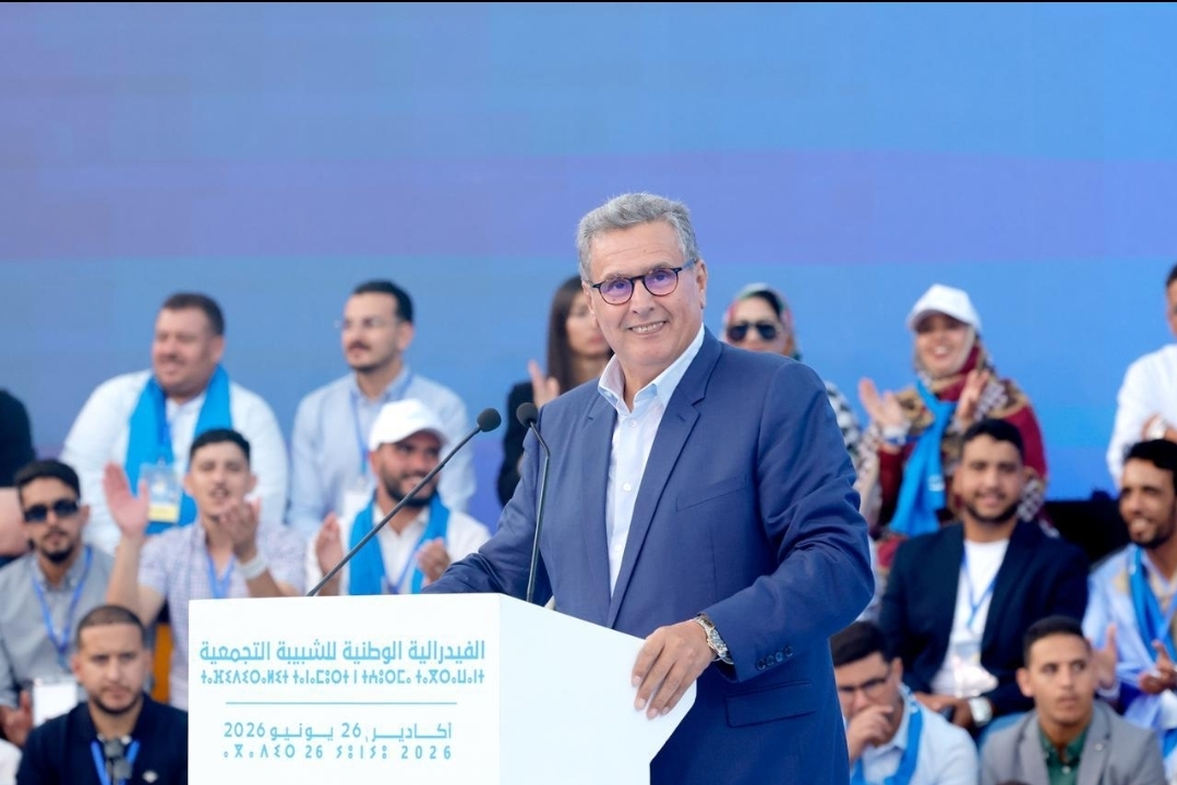 أخنوش يقطر الشمع على ابن كيران أمام شبيبته بأكادير بعد قرار الحكومة إلغاء الساعة الإضافية