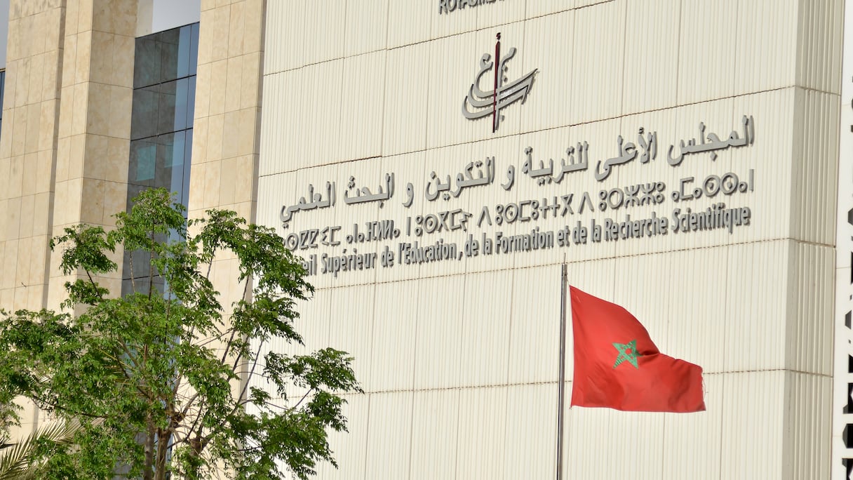 المجلس الأعلى للتربية والتكوين يحذر من تسارع اعتماد الذكاء الاصطناعي مقابل تأخر واضح في تأطيره مؤسساتياً