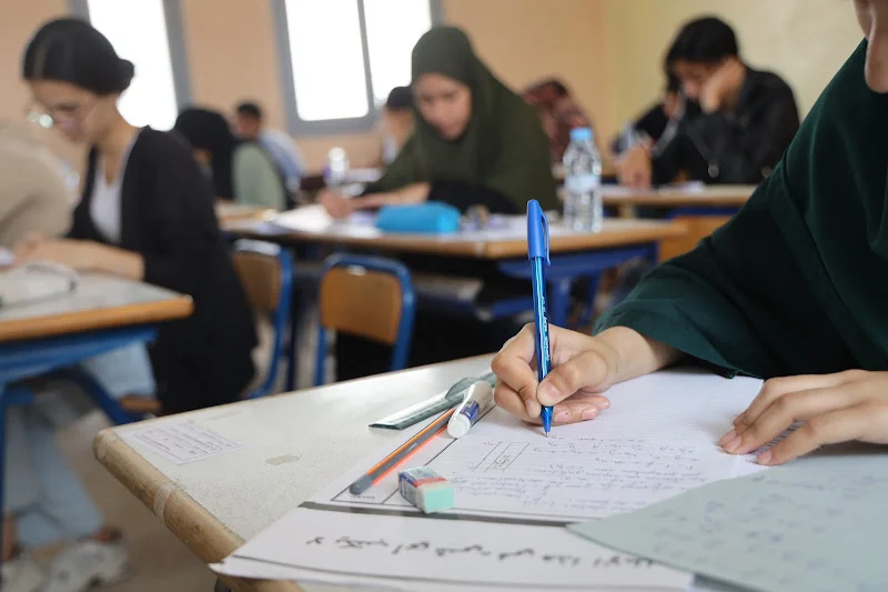 الدورة العادية للامتحان الوطني الموحد لنيل شهادة البكالوريا مرت في أجواء تربوية "جيدة وإيجابية" (وزارة)