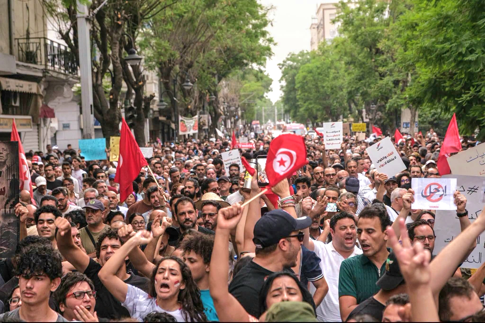 ردا على تصريحات تبون... شخصيات تونسية ترفض المس بسيادة البلاد وأي تدخل في شؤونها