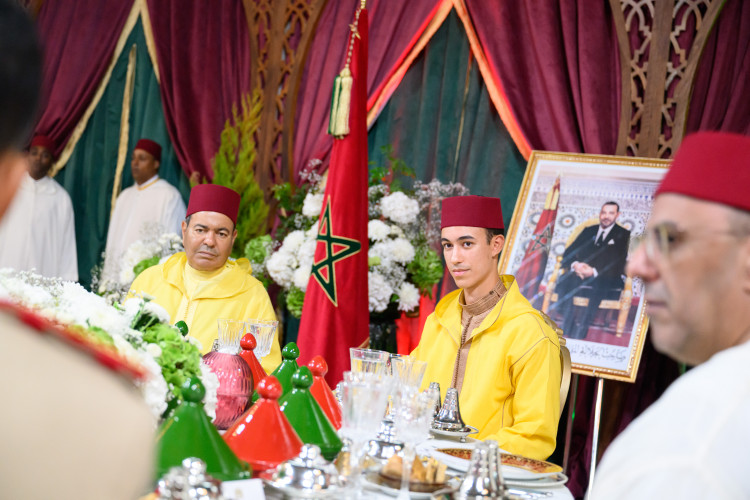 بمناسبة عيد العرش... رئيس الحكومة يقيم مأدبة غذاء بحضور ولي العهد الأمير مولاي الحسن والأمير مولاي رشيد