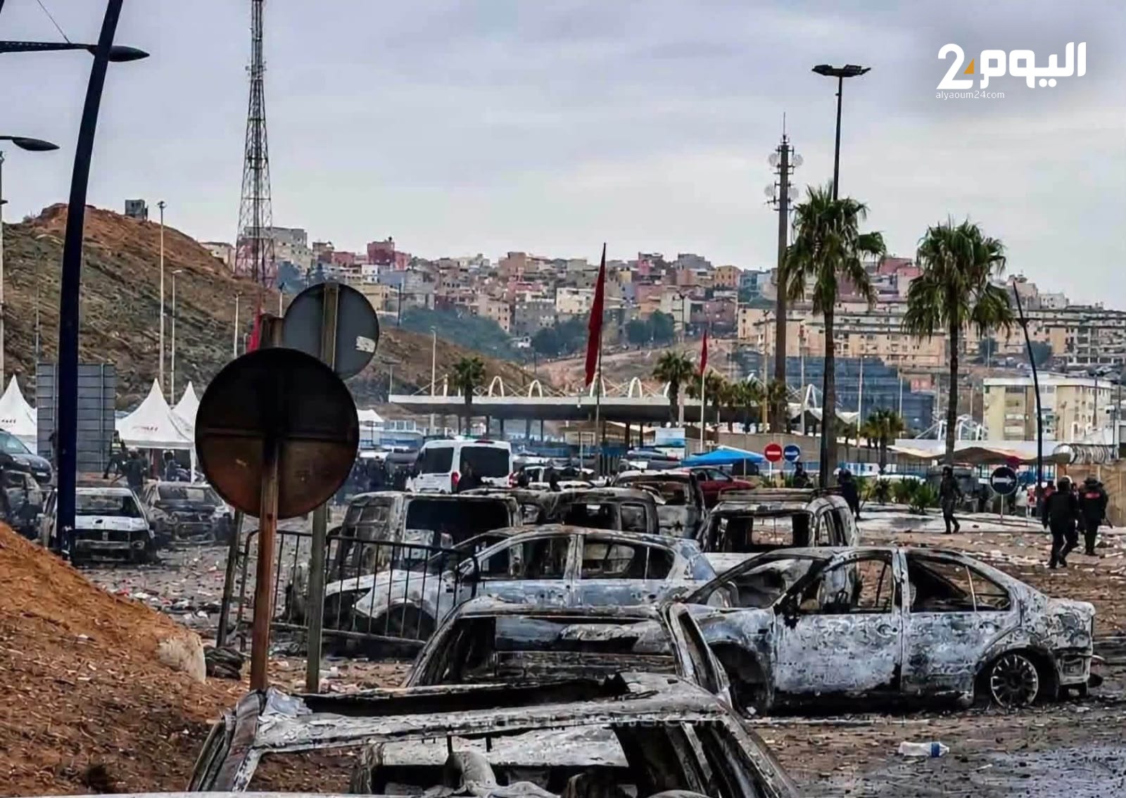 مواجهات وإحراق مركبات وإغلاق المعبر .. "اليوم 24" يرصد ساعات التوتر على حدود سبتة (صور)
