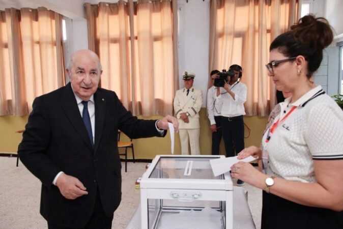 الأحزاب الداعمة لتبون تحصد الأغلبية في البرلمان الجزائري وسط تراجع قياسي للمشاركة