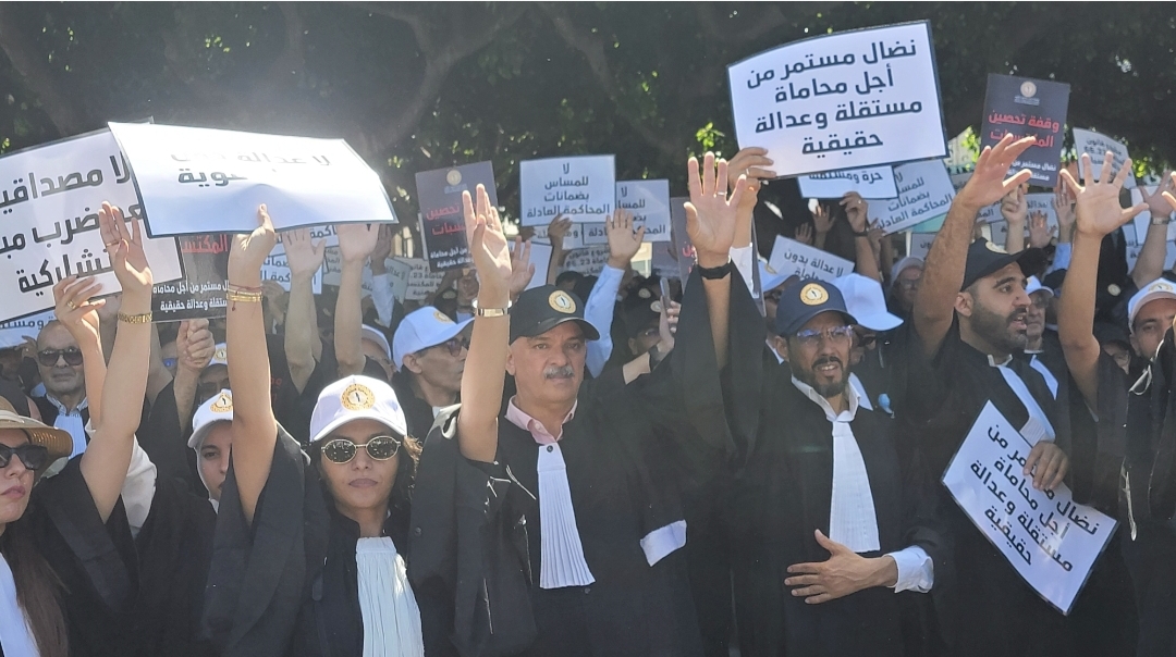 المحامون في تصعيد خطير.. اعتصام مفتوح أمام البرلمان ومواصلة الإضراب وترافع دولي
