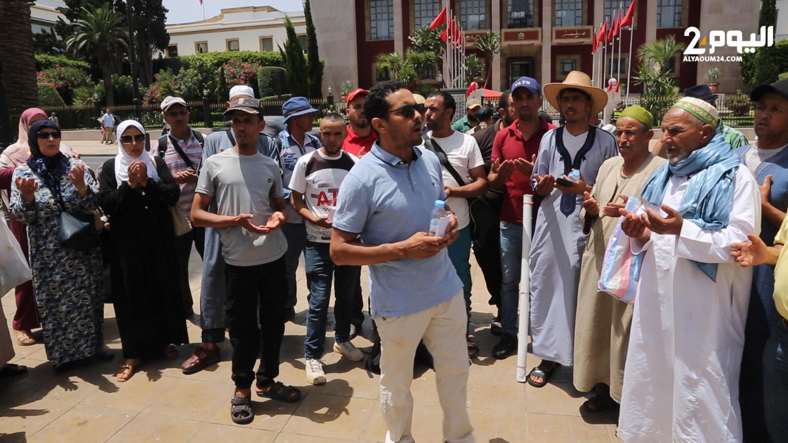 كبار السن وذوو الإعاقة في مقدمة المحتجين... ضحايا الحوز يطالبون بتسوية ملفات الدعم ( فيديو)